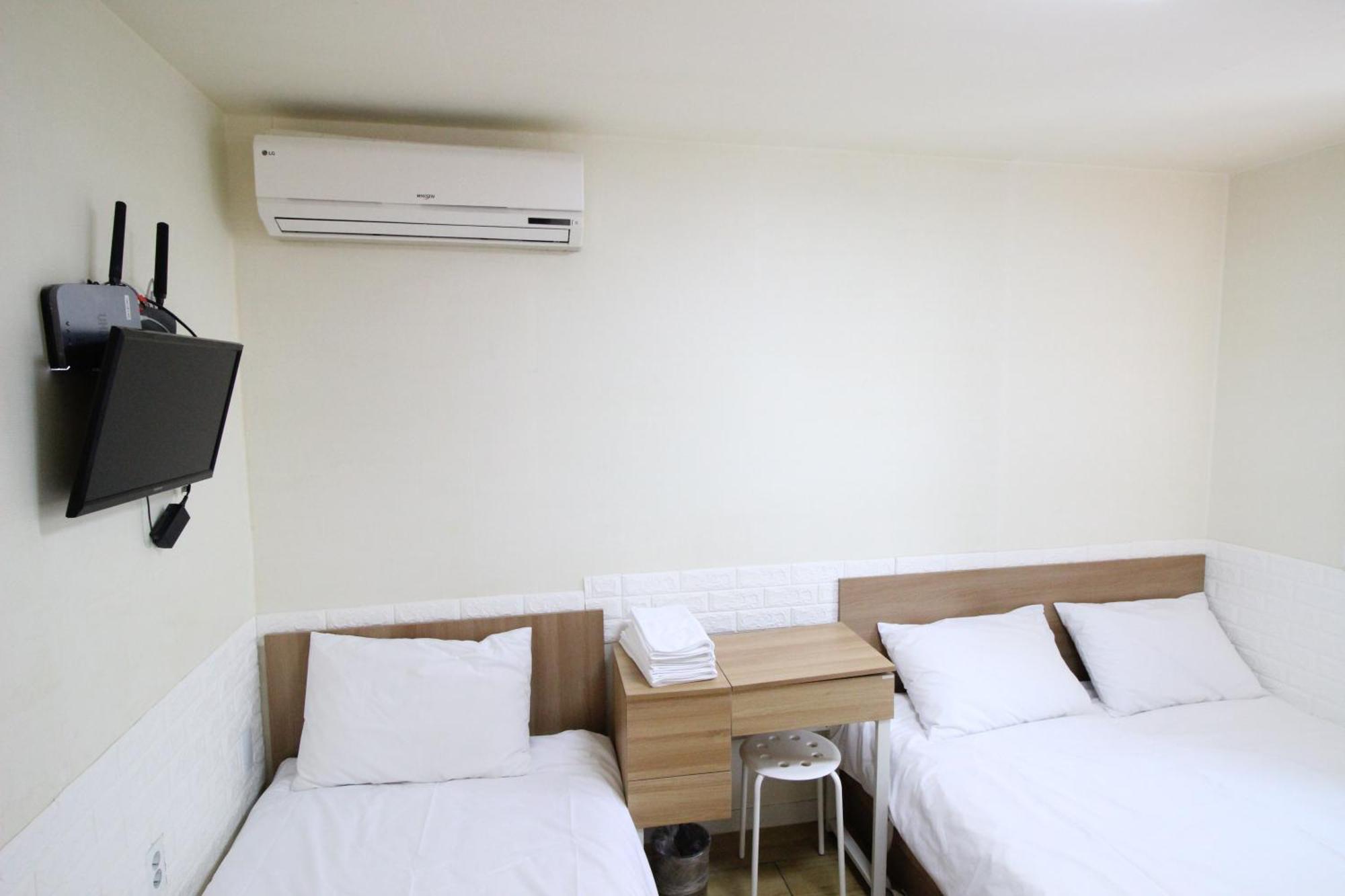 Golden Park Myeongdong Hotel 2*